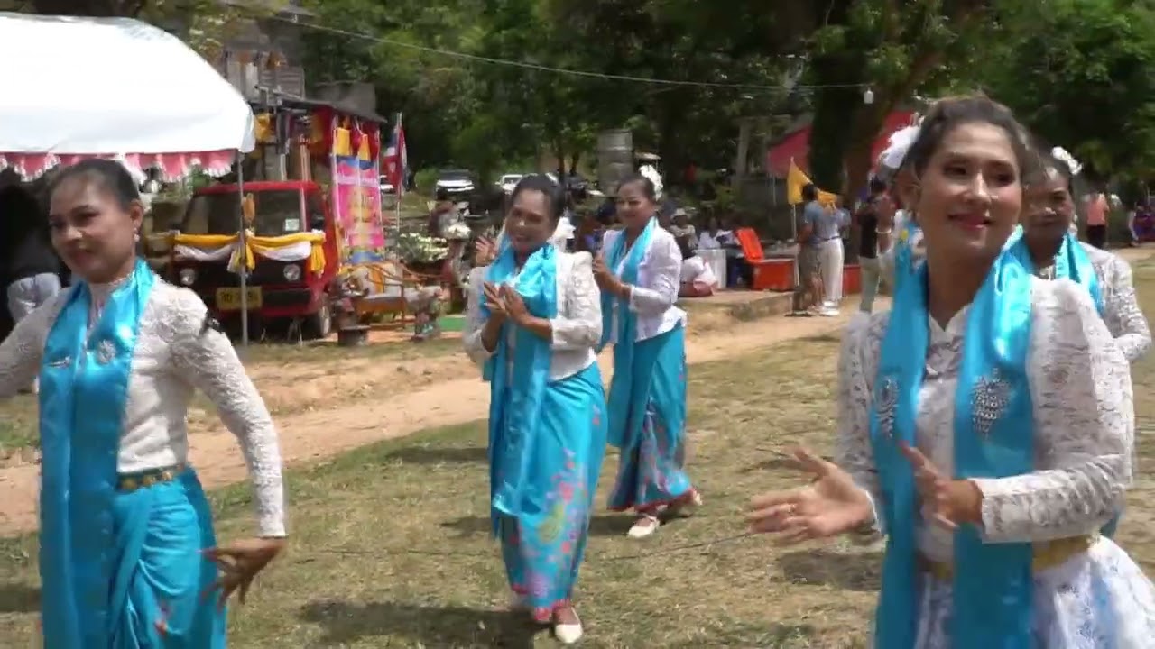 นางรำชุดสีฟ้า ผ้าป่าวัดภูผาเบิก 15 ก.พ.69