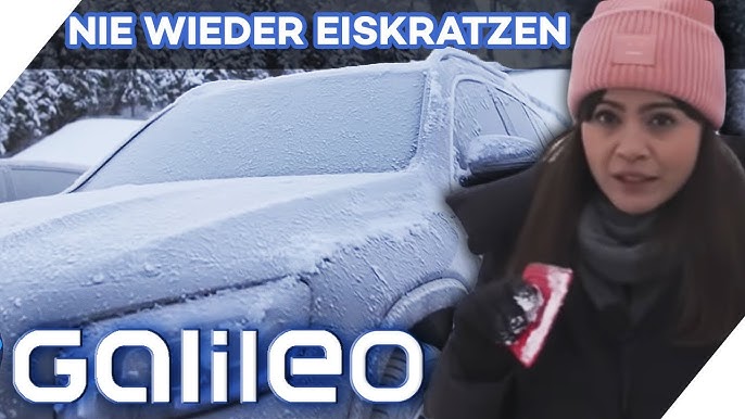 Das Fahrzeug ohne Kratzer von Schnee und Eis befreien