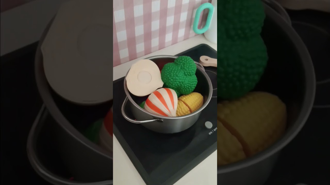 Play with Ellie!| learn to share+Playing with toys| :D