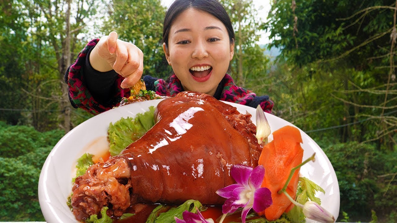 小雨今天做虎皮肘子，入口即化配上靈魂酸辣料汁，耙糯糯一吸入魂【市民朱小雨】