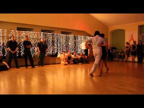 Gustavo Guarnieri y Gabriela Perea Demichellis, milonga Ihorevska, Kiev, 2