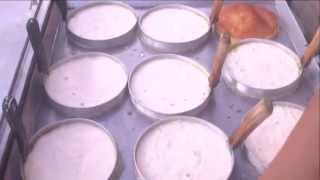 CON AREPAS DE CHOCOLO NORALBA MIRA UNA MADRE CABEZA DE HOGAR