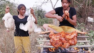 Survival in forest: Found & Catch chicken in forest - Chicken grilled spicy delicious for lunch
