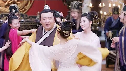 revenge! The queen exposed the emperor's scandal, and the world was in chaos! - DayDayNews