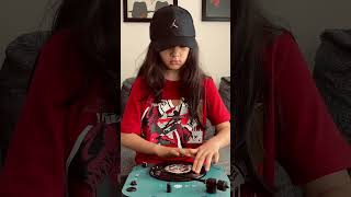 Scratching on Omni Portable turntable 🎚️🔥  #djmichelle  #scratchdj #scratch #portable #portablism