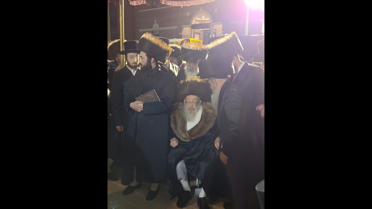 כ"ק האדמו'ר מספינקא ארה"ב במעמד החופה בשמחת נשואי נכדו