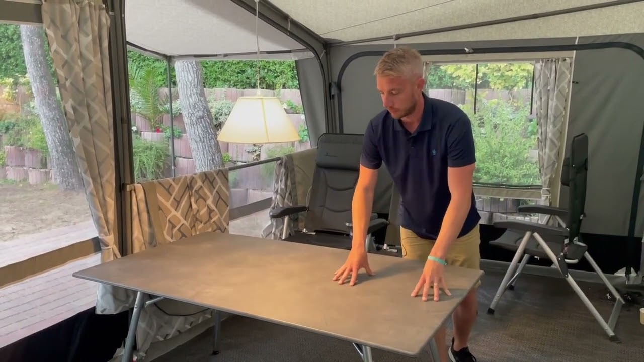 Dining table  (English)