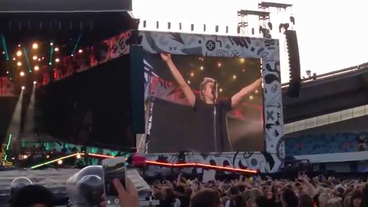One Direction - Through the dark (Liam forgot to sing) | OTRA Sweden June 23 2015