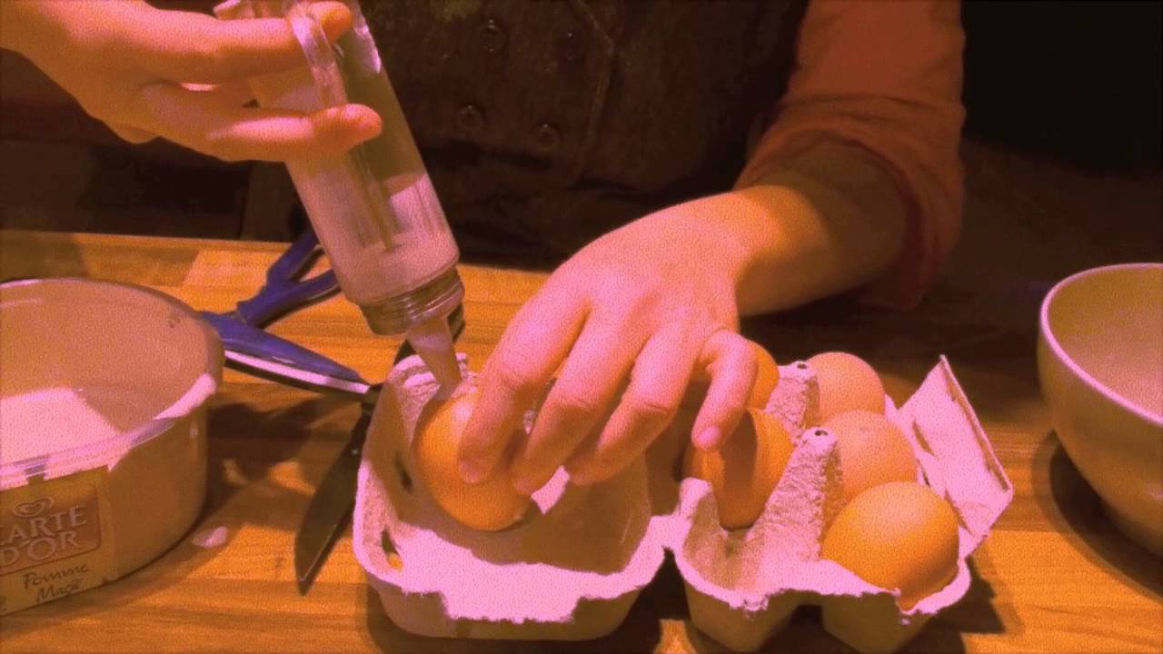 Comment la vengeuse masquée antipub fabrique des oeufs de peinture... !