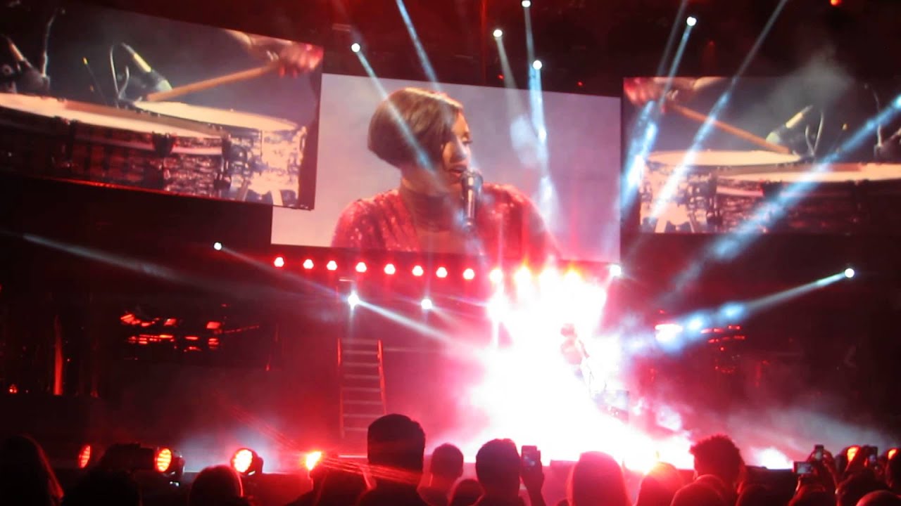 New Day into Girl on Fire LIVE Alicia Keys MSG 4-11-13 - YouTube Cool Hand 62
