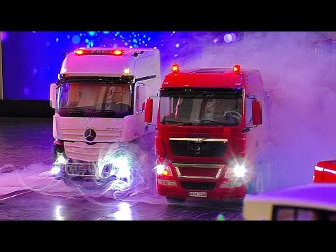 RC EXPLOSION & FIRE / RC TRUCKS AND CONSTRUCTION MACHINES IN AMAZING SURROUNDINGS / ROADWORKER SHOW pylones santafe