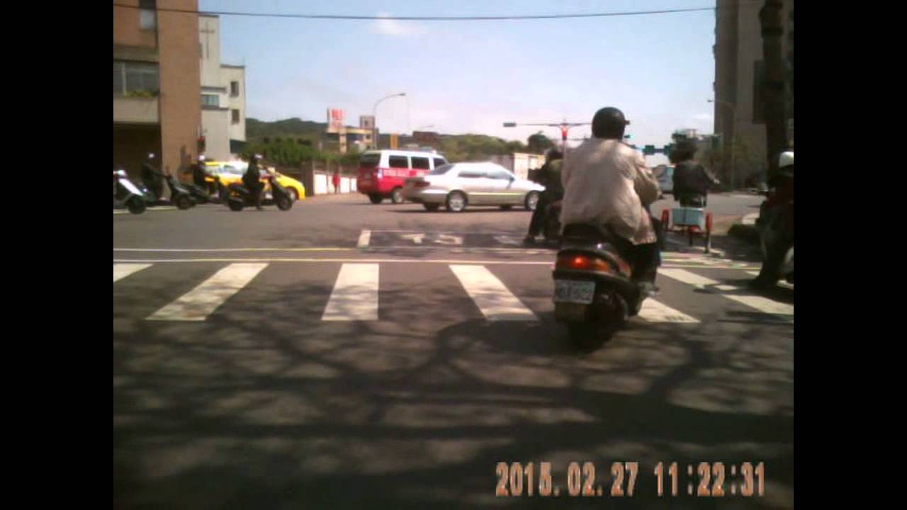 桃園市桃園區成功路二段 三民路一段 明士汽車 好車大聯盟 救護車 等紅燈 天主教德來會 桃園巨蛋 行車紀錄