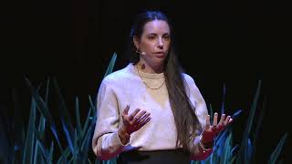 Comment réduire fortement l&#39;usage des pesticides chimiques ? | Lucie Monticelli | TEDxCannes