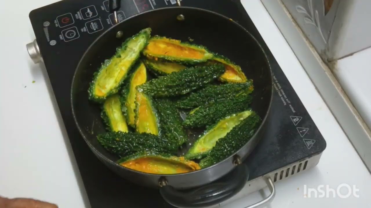 कारल्याची भाजी अशी एकदा बनवून पहा कडू तर होणारच नाही पण तुमच्याकडे शिल्लक राहणार पण नाही एवढी टेस्टी