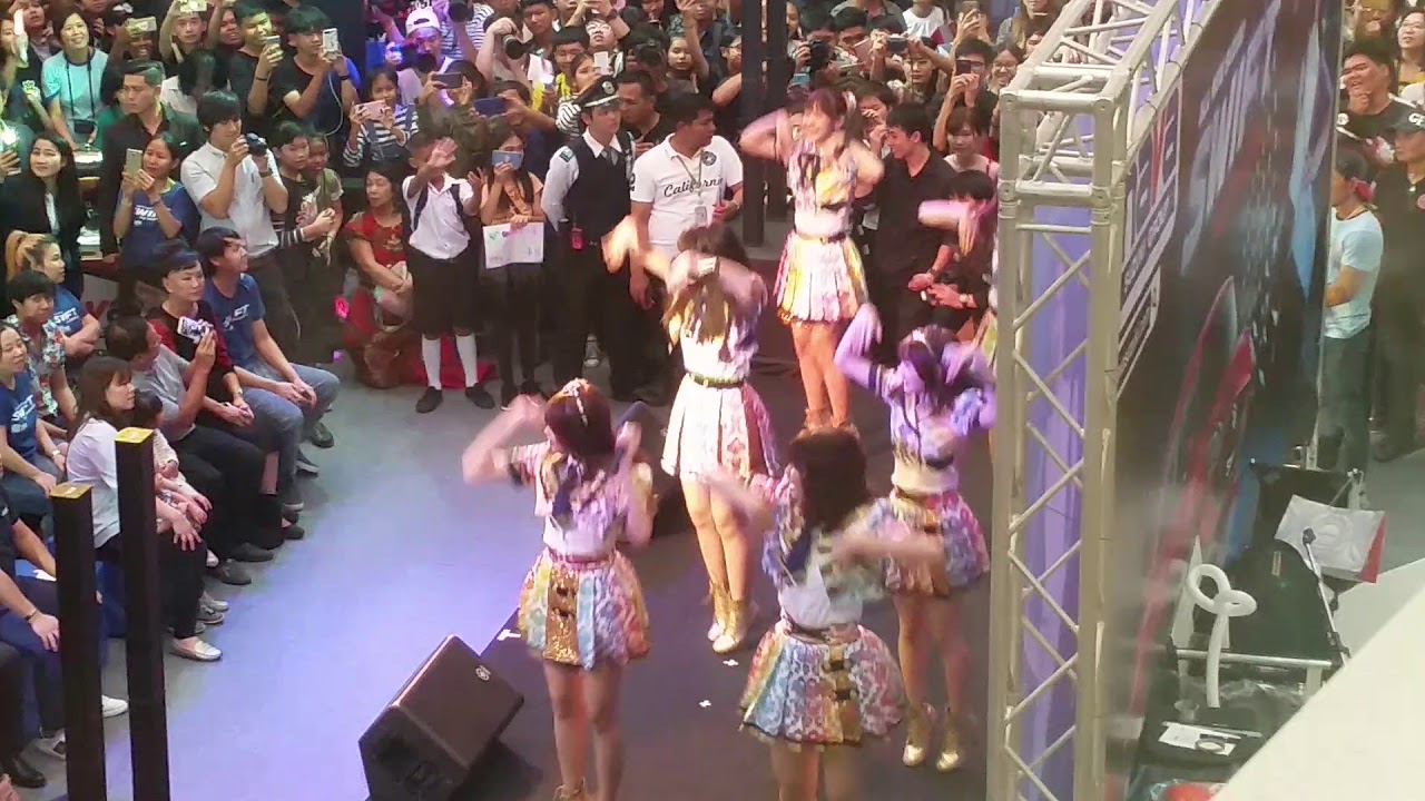 BNK48 [Live] | เพลงชาติ BNK48, Aitakatta (อยากจะได้พบเธอ) ฟิวเจอร์รังสิตห้างแตก