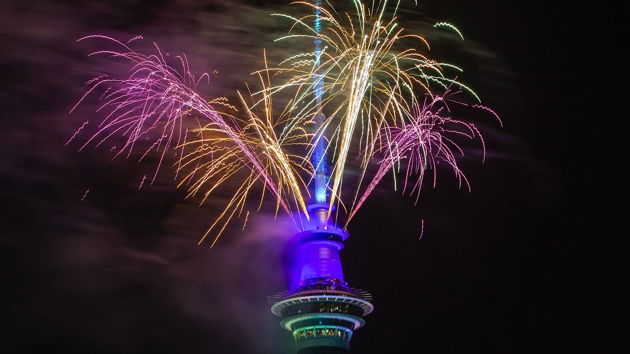 New Zealand celebrates New Year's Eve 2020 with fireworks - YouTube