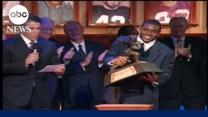 Reggie Bush Former Star Running Back At Usc Will Get His Heisman Trophy Back