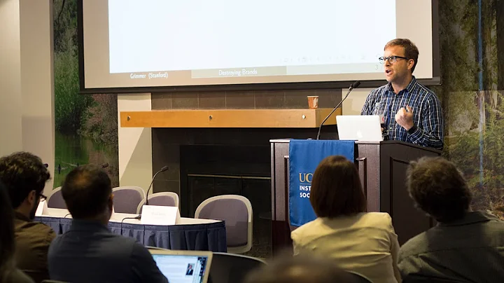 Measuring How Politicians and the Public Communicate