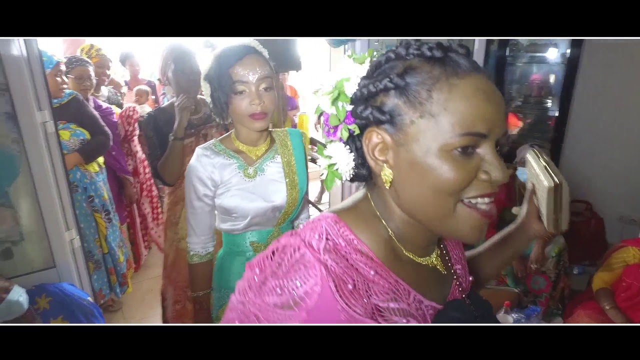 Fleurs D'ylang -  Alengué na  Oulinga