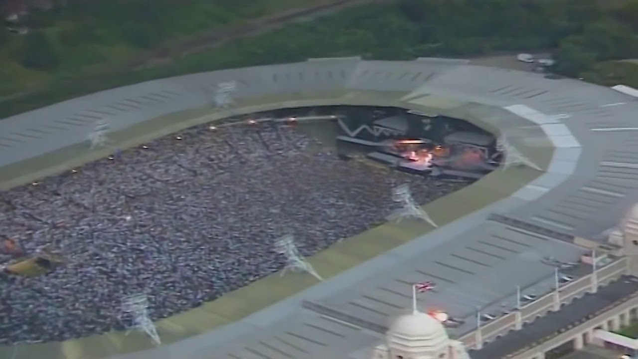 Стадион уэмбли 1986. Queen стадион Уэмбли. Wembley Stadium Queen 1986. Wembley Stadium 1985. Квин на стадионе.