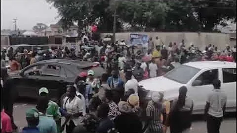 Thugs Mobbed Davido On The Street As He Visit Ilesa Osun State