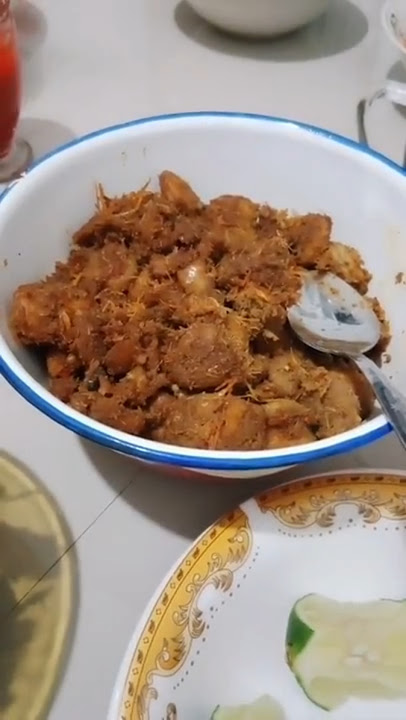 Download lagu Enjoying a Delicious Meal with the Family