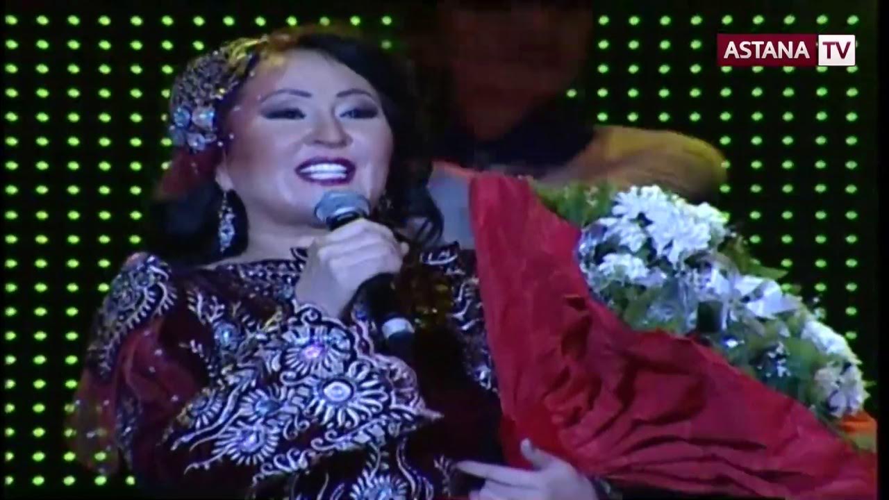 Егіздер онлайн порно видео Жасыл шашты және татуировкасы бар порно актриса