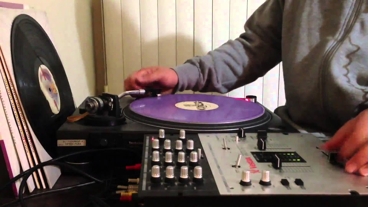 Djがやってる スクラッチ とは 技の種類や最初に始めた人物など紹介 Nekuradj 塾