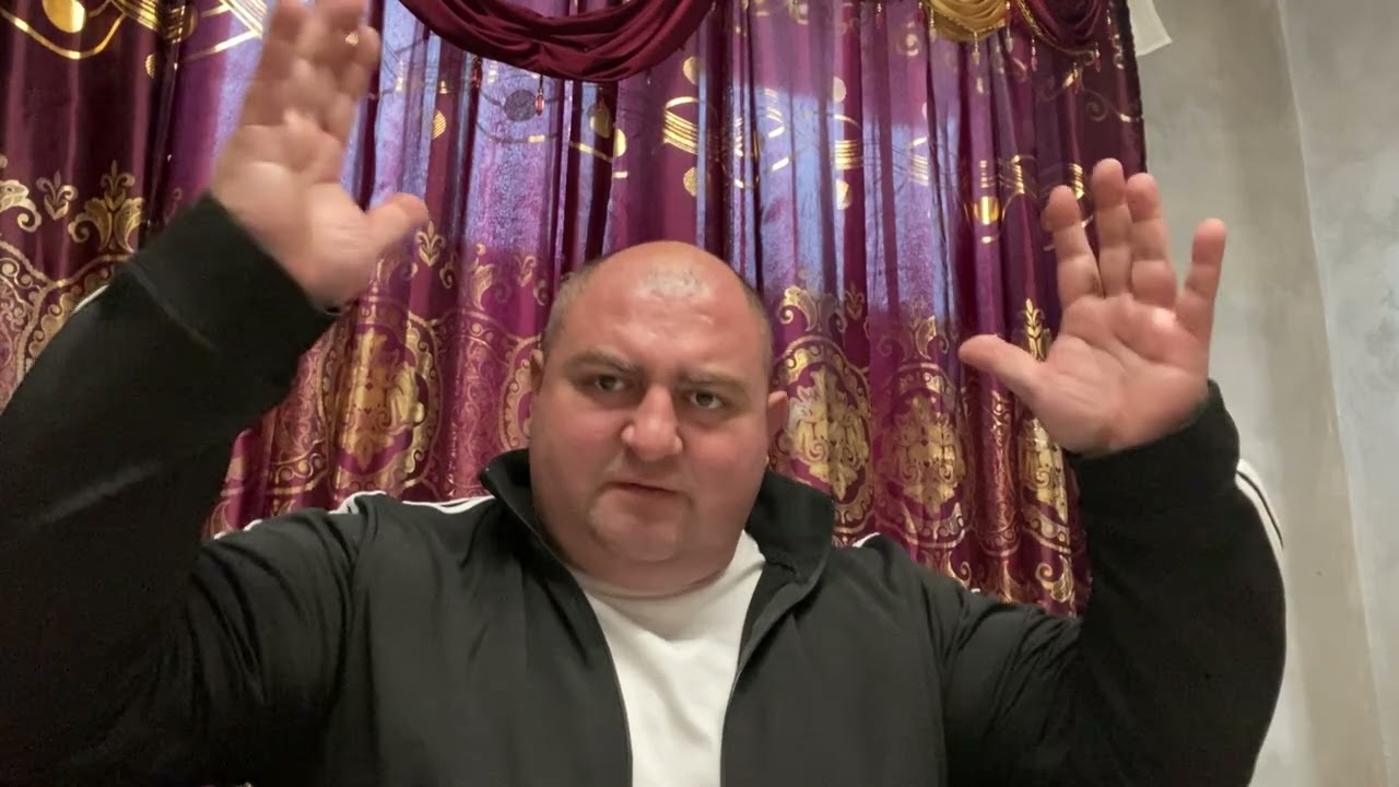 PE CINE CREDEȚI CA ȘI-A LUAT PAMELA DE BĂRBAT 