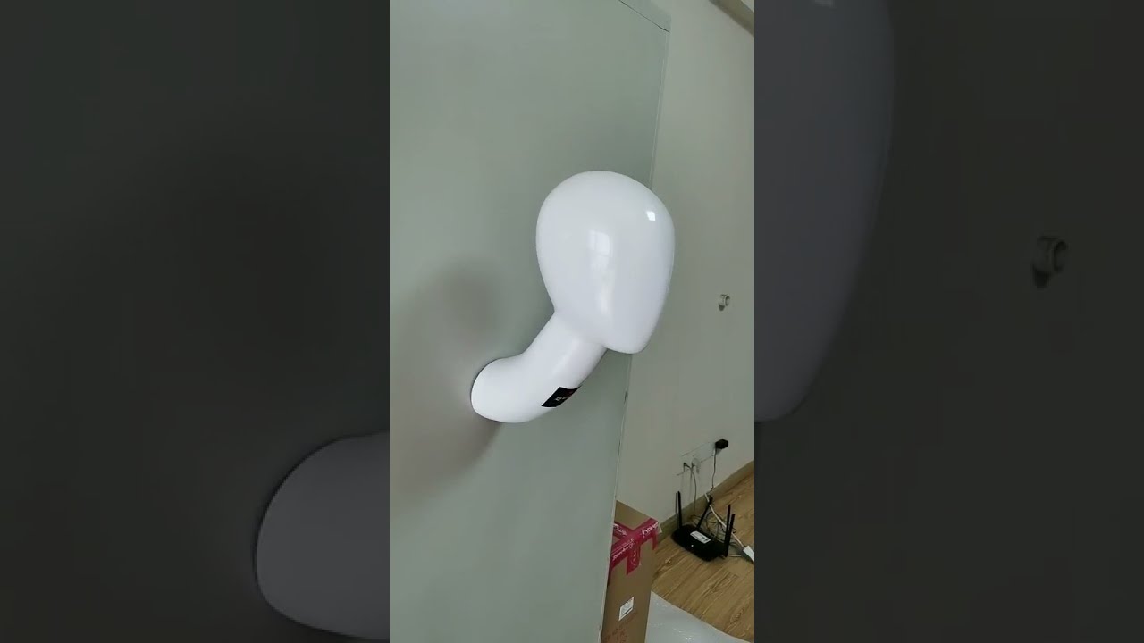 Wall mounted head mannequin for display wigs & hats