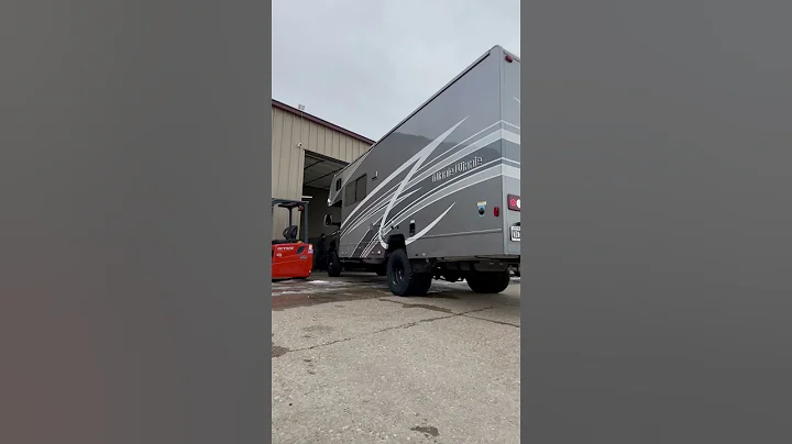 Another Class C 4x4 conversion on the road! #4x4rv #ujointoffroad