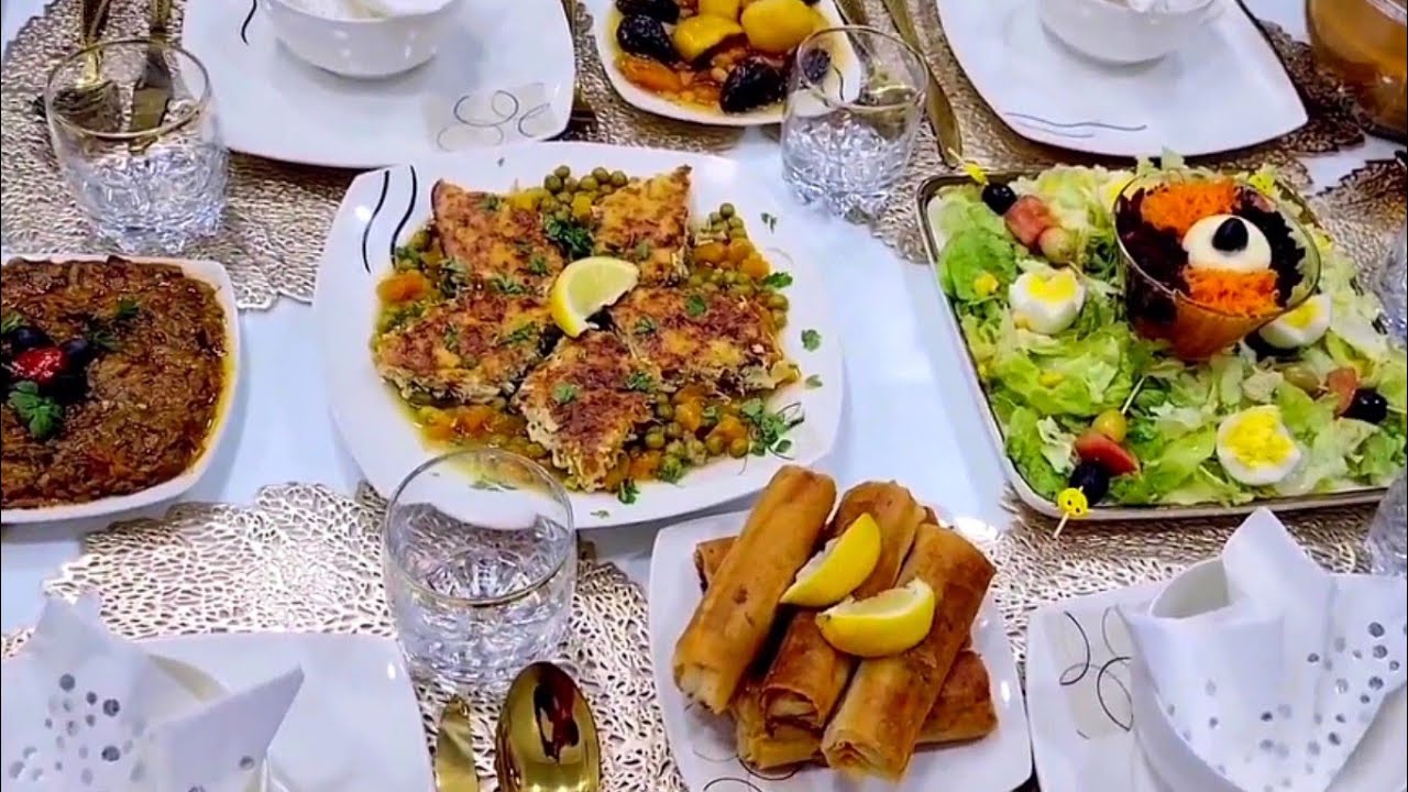 طاولة رمضانية🌙بأطباق💥اقتصادية والبنة العالمية👌طبق رىيسي بالجلبانة وزرودية مع مطلوع وبوراكة مقلية