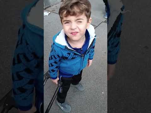 عبودي راح يوصل ولاد عمتو على محطة القطارات