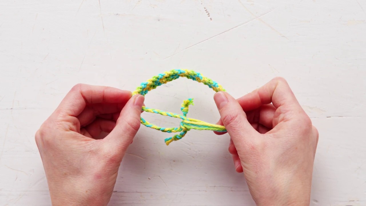 How to Make a Triangle Friendship Bracelet « Jewelry :: WonderHowTo