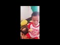 Gendis makan ice cream walls
