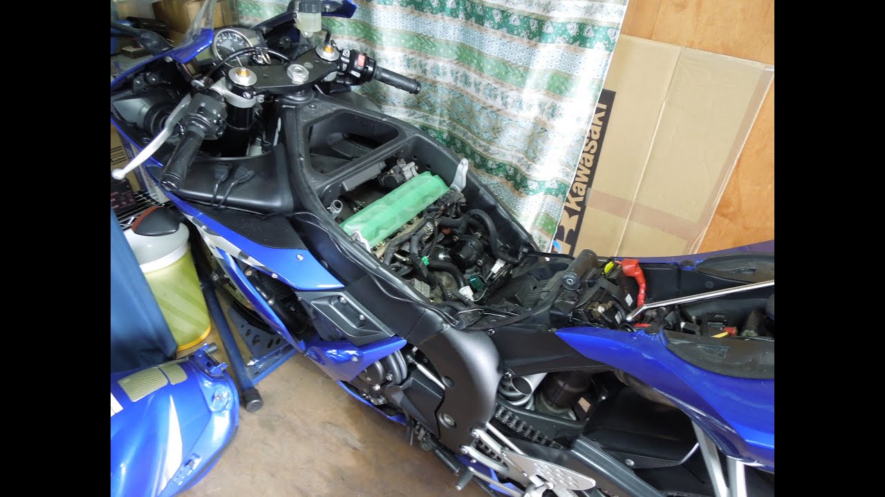20210109 R1のセルと燃料ポンプの修理 - YouTube