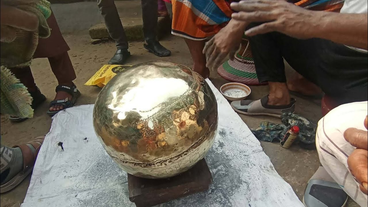 ময়মনসিংহের ফুলবাড়িয়া উপজেলার লক্ষী পুর গ্রামে ঐতিহ্যবাহী হোম গুটি খেলা