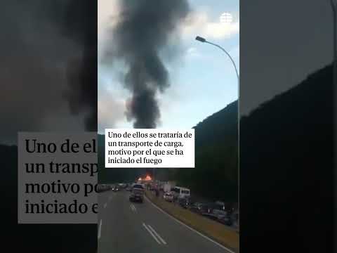 Al menos ocho muertos tras un violento accidente de tráfico en Venezuela #Venezuela #Choque #Caracas