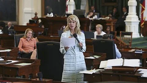 Texas Showdown: Anti-Abortion Bill Fails After Protesters Fill Capitol to Cheer Marathon Filibuster