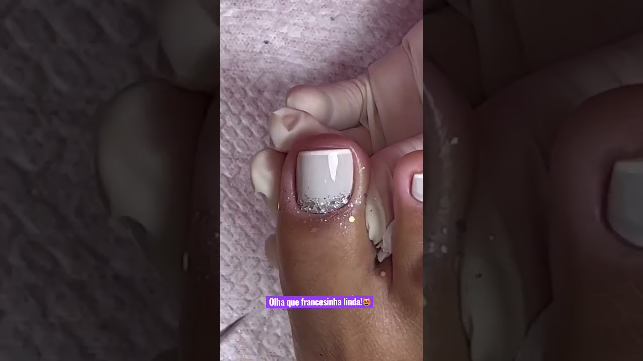 Trago pra vocês essa francesinha linda com a cascata de glitter na área da cutícula ✨ #glitter