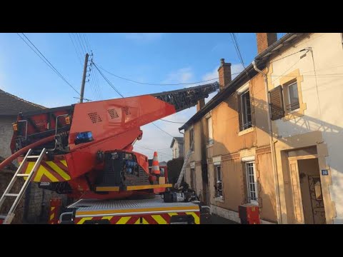 Revigny-sur-Ornain : une habitation détruite par les flammes - YouTube