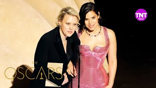 Oscars 2024: America Ferrera le informa a Kate que las series de Jurassic Park 'no son documentales'