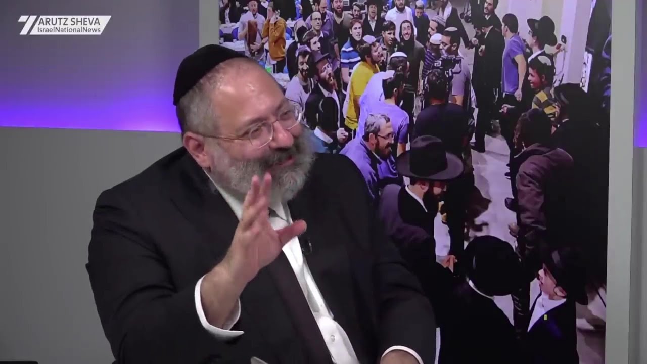 R' YY Jacobson: The Rebbe's walk home Shabbos nights | רי"י יעקבסאן: כשהרבי הלך לביתו בלילות שבת