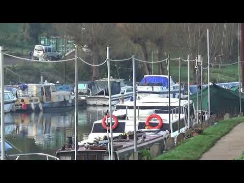 Walking along the banks of the River Medway, Maidstone, UK. #riverMedway #maidstone #kent