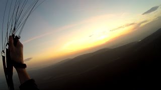 Pilis lesiklás (siklóernyőzés, paragliding)