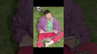 Harry is faking, pretending and in Louis' bed. Harry is the imposter ✅️ #larrystylinson #theimposter