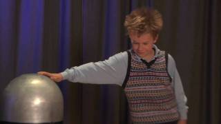 Science in Seconds - The Van de Graaff generator