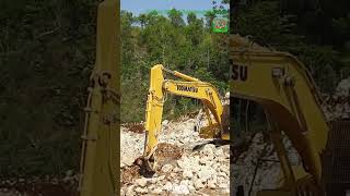 Excavators Digging A Limestone Road #shorts #excavator #digger #alatberat #bagger