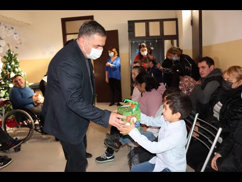 ბოლნისის მუნიციპალიტეტის მერმა „განთიადის“ ბენეფიციარებს დამდეგი შობა-ახალი წელი მიულოცა