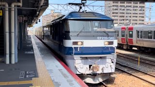 JR貨物EF210形300番台340号機＋コキ26B（両）が岩国駅7番線を高速通過するシーン（1051レ・新A222・コンテナ輸送）2023.8.2